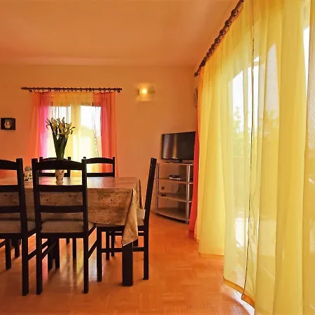 Mari - 30m From The Sea
